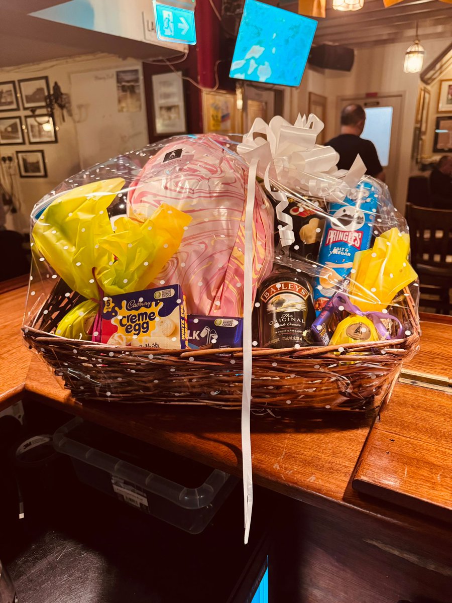 ClonliffeHouse's tweet image. Our annual Easter Raffle tonight! 🐣
One lucky winner to eat all this chocolate #EasterEgg 🍫