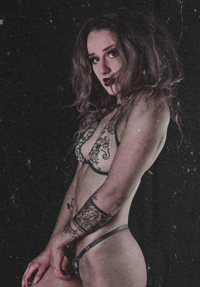 PlzDrugMeX's tweet photo. Happy Resurrection Day, Salopes ... are you ready to watch me sin my life away on such a holy day? 💋 #LivingSwampFilth #TheSerpentQueen https://t.co/x9B3jnS7as