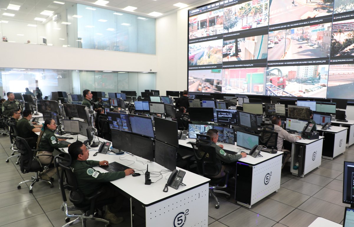 SSPC_SLP's tweet image. 🚨En #Rioverde y #Matehuala, la #GCE detuvo a cuatro personas; aseguró armas de fuego, cargadores, droga, “ponchallantas” y un vehículo.

✅Gracias al trabajo continuo de la #SSPCE, las y los potosinos disfrutamos de un estado con #SeguridadSinLímites.

#ElCambioQueSeVive