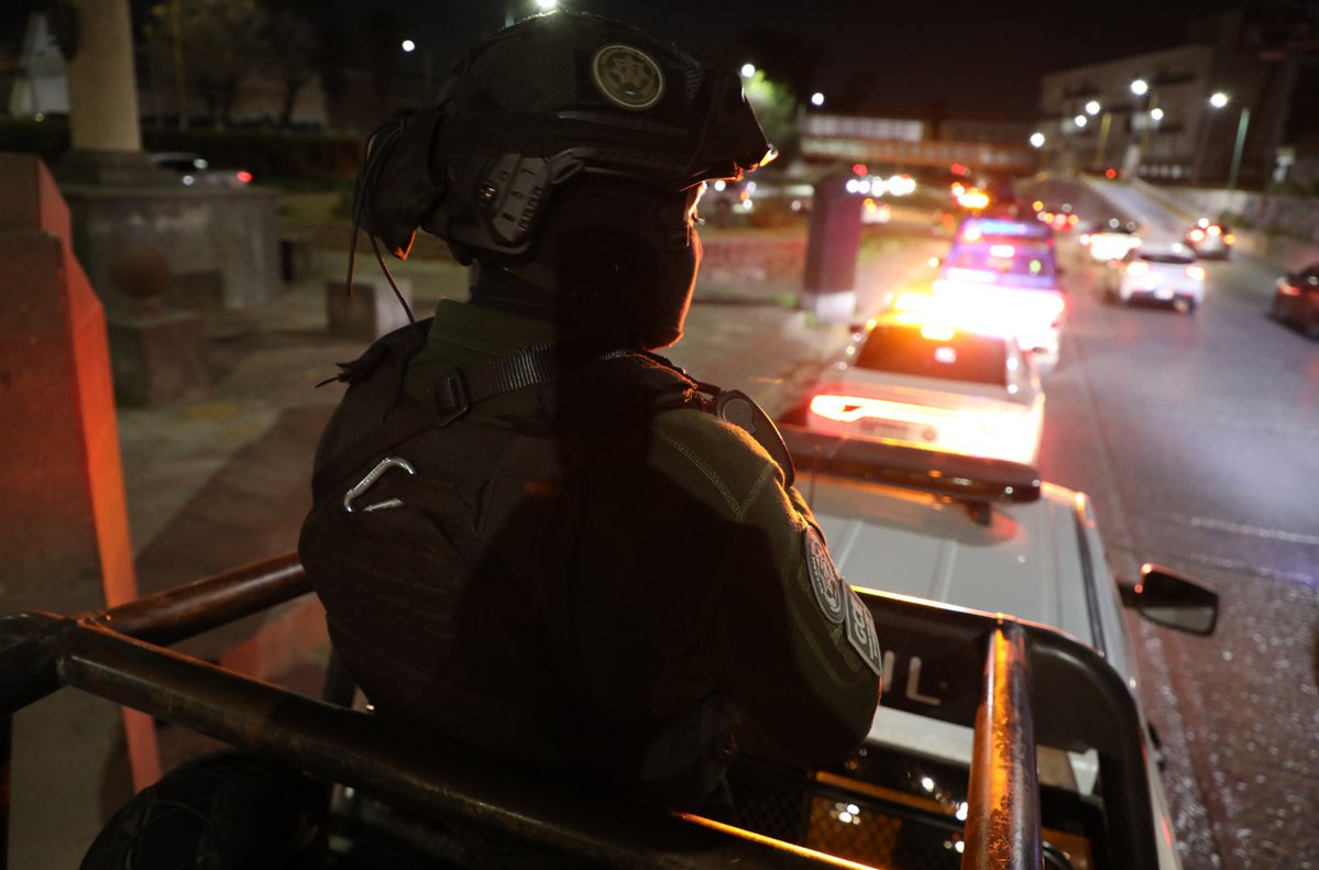 SSPC_SLP's tweet image. 🚨En #Rioverde y #Matehuala, la #GCE detuvo a cuatro personas; aseguró armas de fuego, cargadores, droga, “ponchallantas” y un vehículo.

✅Gracias al trabajo continuo de la #SSPCE, las y los potosinos disfrutamos de un estado con #SeguridadSinLímites.

#ElCambioQueSeVive