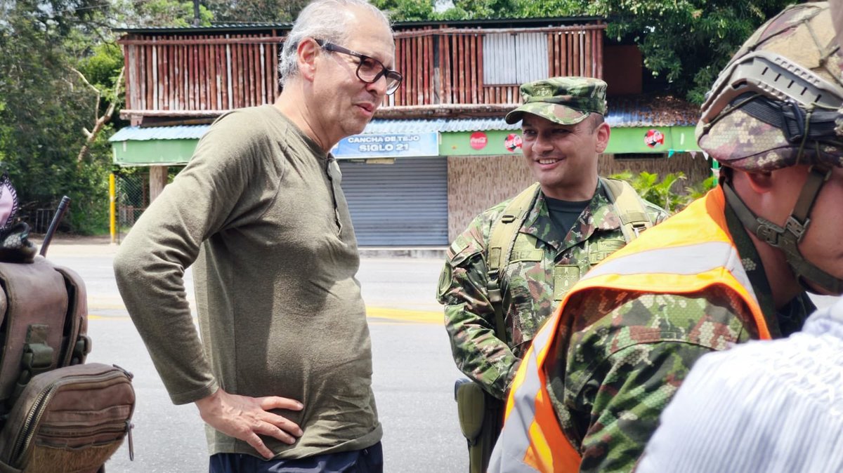 Ejercito_Div5's tweet image. En este Domingo de Resurrección, #ViajeSeguro con los soldados de la #SextaBrigada, quienes están desplegados en 20 puestos de control sobre los principales corredores viales del #Tolima, brindando seguridad y acompañamiento a los viajeros.