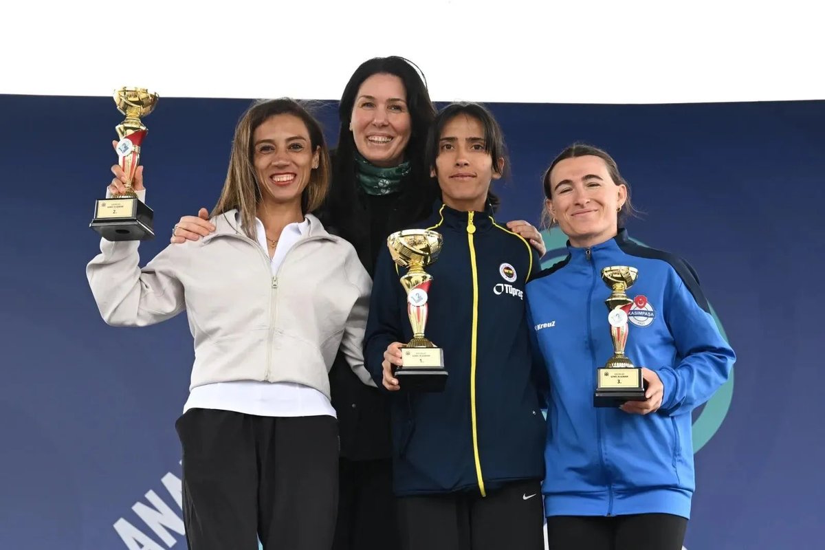 Anadolu Ajansı’nın 106. kuruluş yıl dönümü kapsamında Ankara’da düzenlenen 1920 Koşusu’nda, Muşlu milli atletimiz Derya Kunur’un 34 dakika 54 saniyelik derecesiyle birincilik kürsüsüne çıkması bizleri gururlandırdı. 

Başarılarına bir yenisini daha ekleyen sporcumuzu yürekten