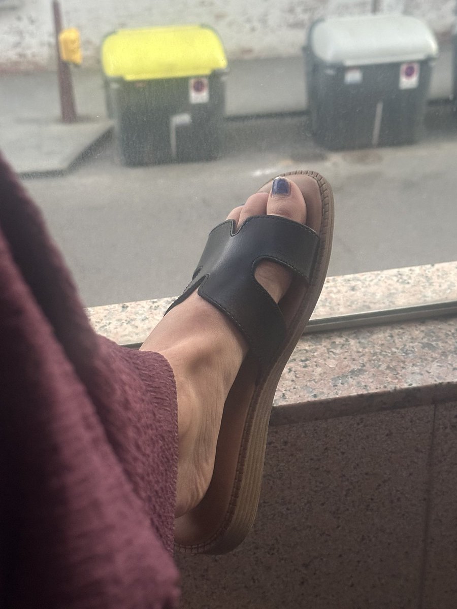 amaclauu's tweet photo. me encantan mis nuevas sandalias https://t.co/N9ahJaLOrP