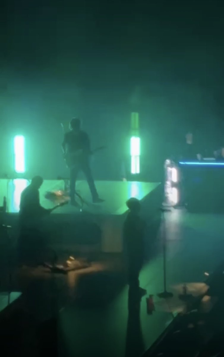 I'll never forget the first HDWGH show when WAOYF started under green lights.
I mean we knew but it was so good seeing it confirmed 😊