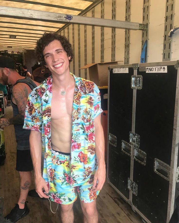 jas ໑̣💚 tweet media