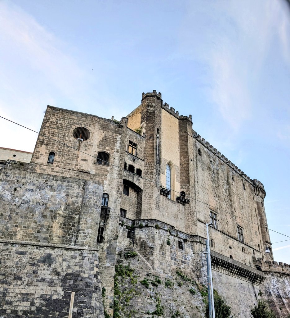 FRENKIES87's tweet photo. #day #napoli #castle https://t.co/Uv9NqnJf2K
