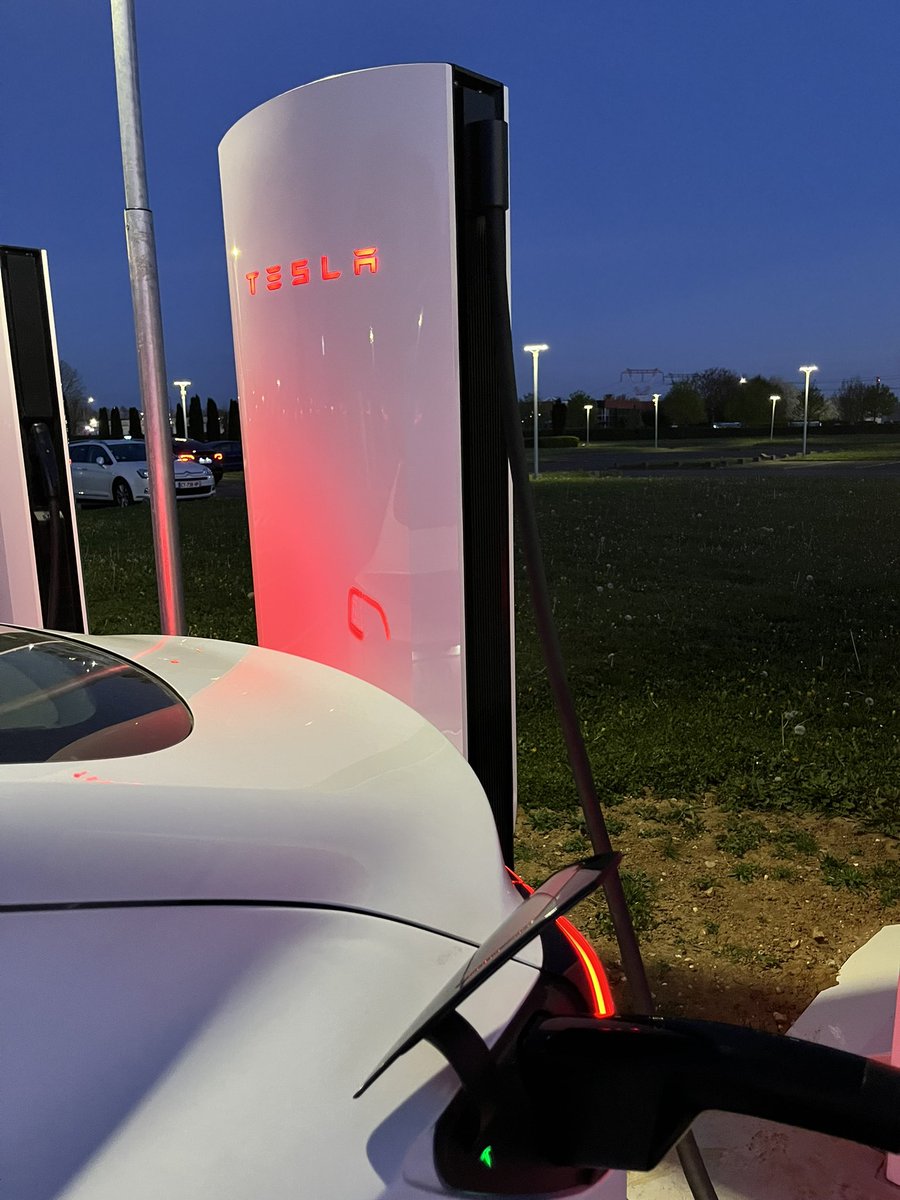 Supercharge by night #Tesla