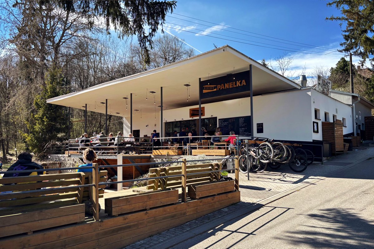 J i r k a tweet media