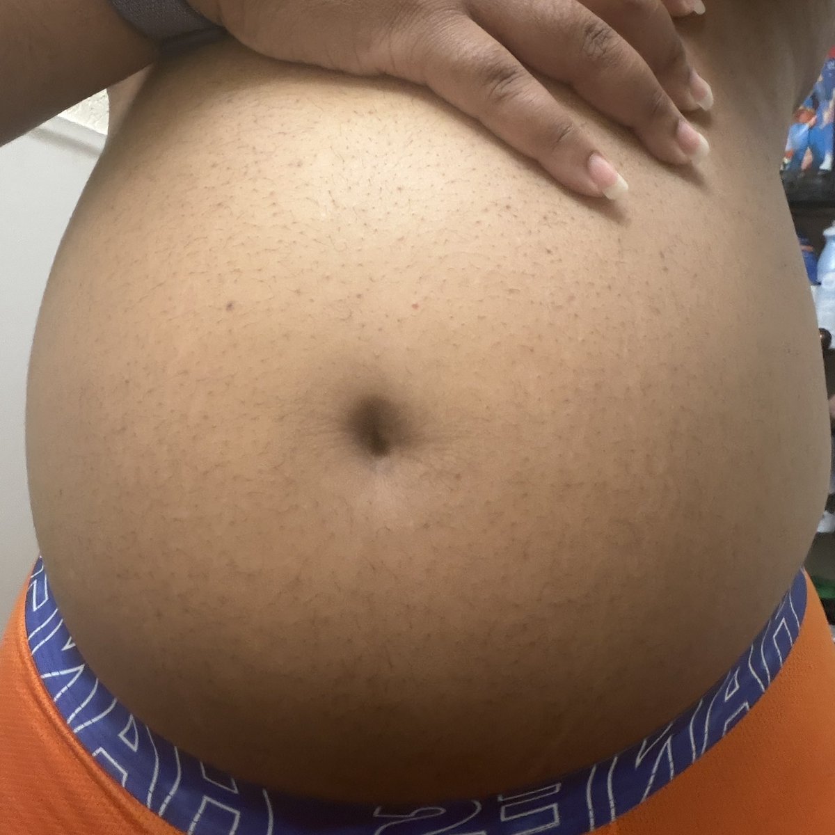 NikorasuArt's tweet photo. Feeling cute and round. 
#mpreg #gainer https://t.co/jFrGkPg4Mn