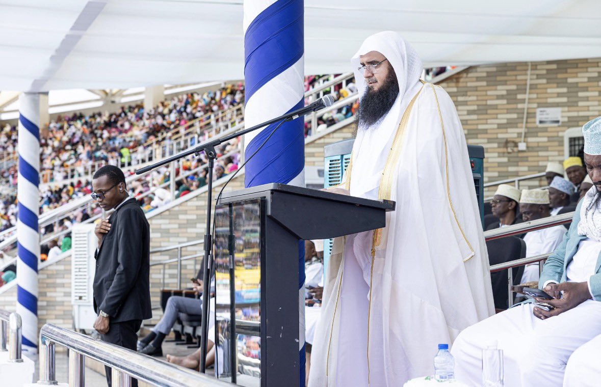 Saudi_MoiaEN's tweet photo. The 34th edition of the Tanzania International Quran Competition concluded in the capital, Dares Salaam, with participation from 26 countries and an audience exceeding 60,000 attendees, under the patronage and support of the Ministry of #Islamic_Affairs.

His Excellency Minister Dr. Abdullatif Al Alsheikh affirmed, through a speech delivered on his behalf, the Kingdom’s commitment to serving the Holy Quran, supporting Quranic competitions, and strengthening Islamic cooperation.

At the conclusion of the ceremony, the winners of the top positions were honored.

News details:
https://t.co/FEiFXCbuHq
