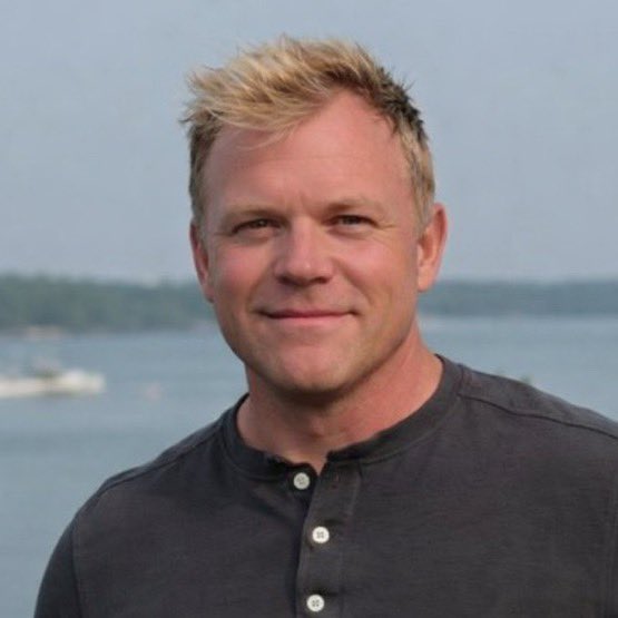 Politics & Poll Tracker 📡 tweet media