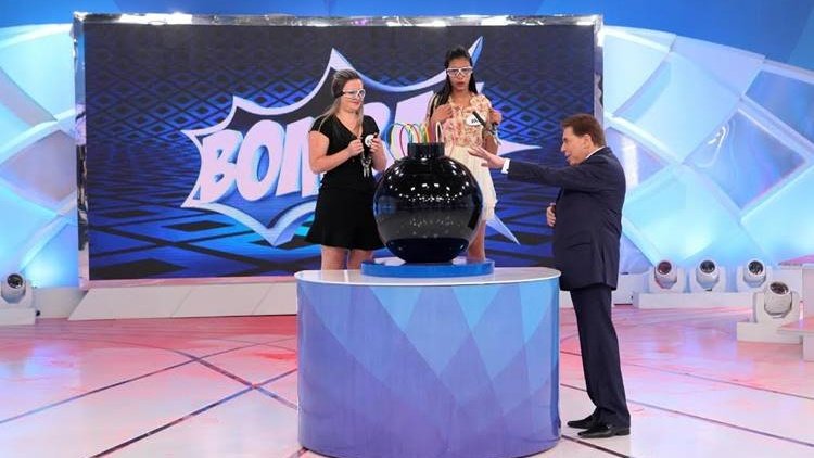 Brwala28098's tweet image. Uau que inovação dois programas que já foram feitos bem antes na Record. Quem Fica Em Pé (Band), e Bomba! No #ProgramaSilvioSantos. Se toca vai, não adianta baba-ovo pros bispos agora não!

#Boom #AcerteOuCaia