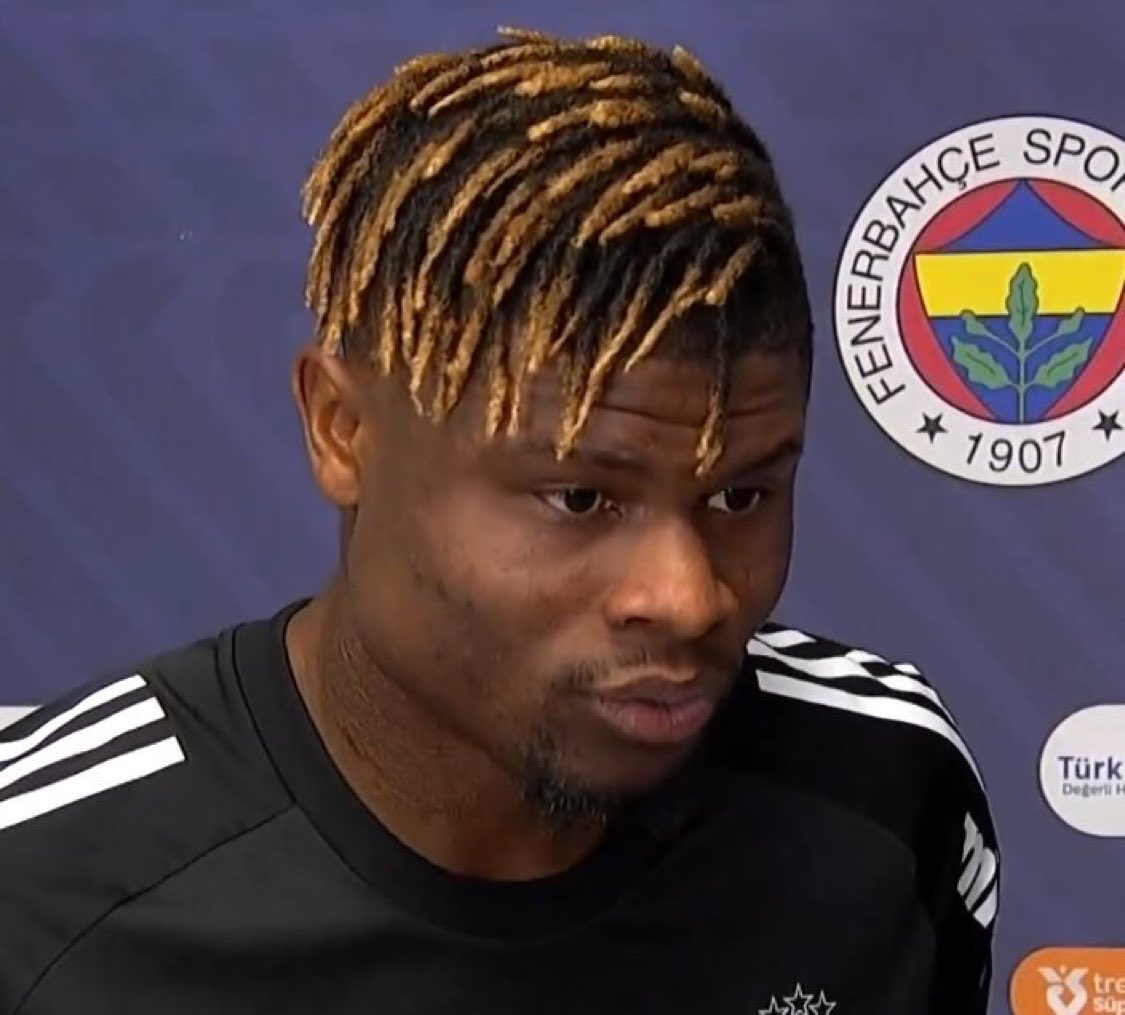 HerrGunBesiktas's tweet photo. 📢Agbadou: "Penaltıyla alakası yok. Pozisyon zaten ceza sahası içinde bile değil. Dürüstçe maç kazanarak da şampiyon olabilirsiniz. Utanılacak bir durum yaşandı bugün. Bir şey icat etmelere gerek yok. Bu tarz yönetimler Süper Lig çok kötü." https://t.co/kpMXJaybkb