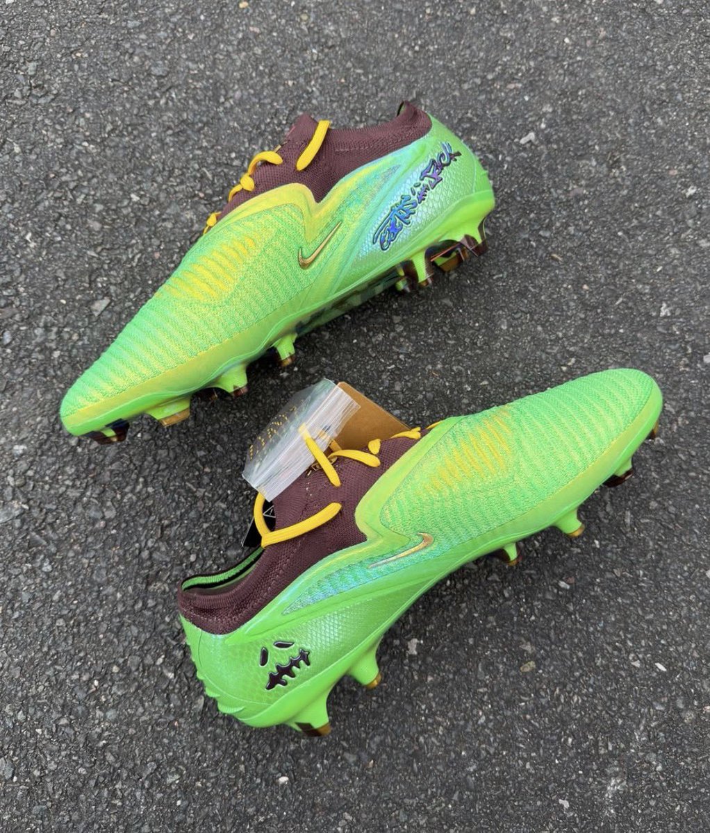 AstroMagazine_'s tweet photo. Travis Scott et Nike collaborent sur une paire de crampons qui sortira pour la Coupe Du Monde 2026… 

C’est valideyyyy 👀🏆 https://t.co/S2U3JPLb3m