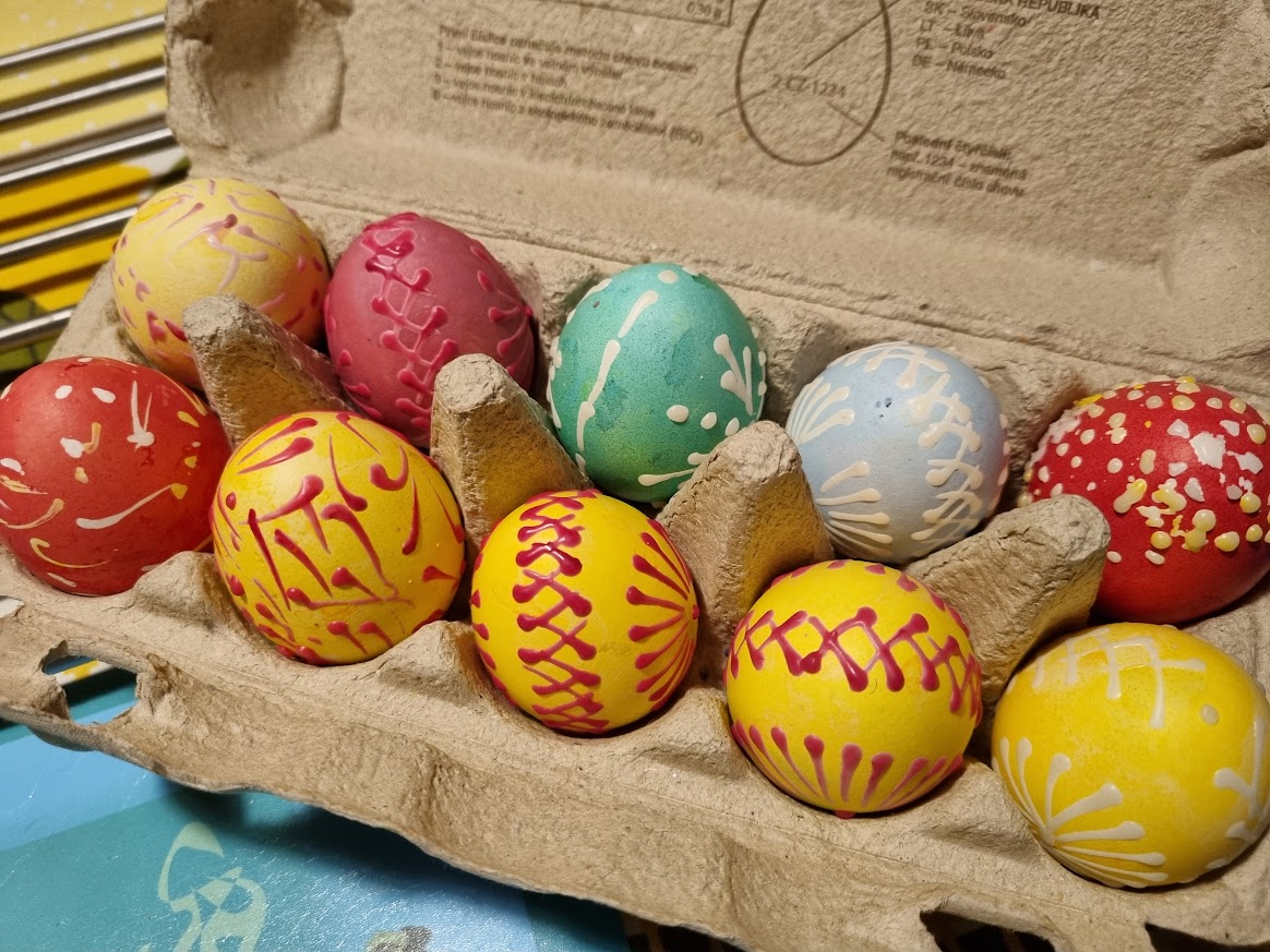 _goob_'s tweet image. I my v Praze držíme tradice... Krásné Velikonoce! 🐥🥳

#velikonoce #tradice #vajíčka