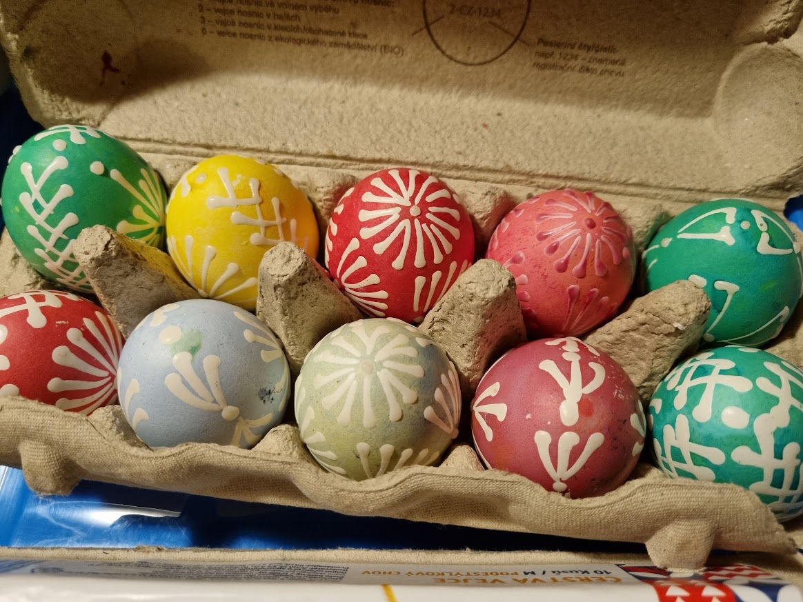 _goob_'s tweet image. I my v Praze držíme tradice... Krásné Velikonoce! 🐥🥳

#velikonoce #tradice #vajíčka