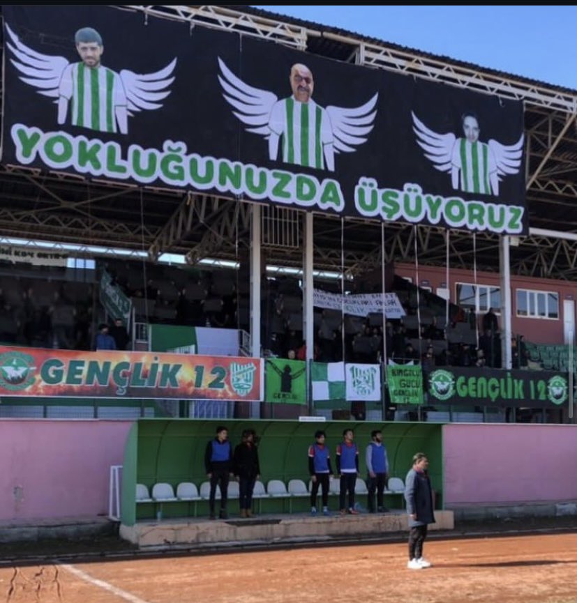 12Bingolspor's tweet photo. Bazı yürekler vardır…
Bir ömür bekler ama o anı göremez…

Tribünde, sokakta, kalbinde taşıdığı o sevdayla
şampiyonluğu hayal edip gidenlere…

Bu zafer, bu gurur, bu armağan
onların yarım kalan hayallerine…

Şampiyonluk görmeden yitip giden yüreklere armağan olsun… https://t.co/nPlO5QI1Z1