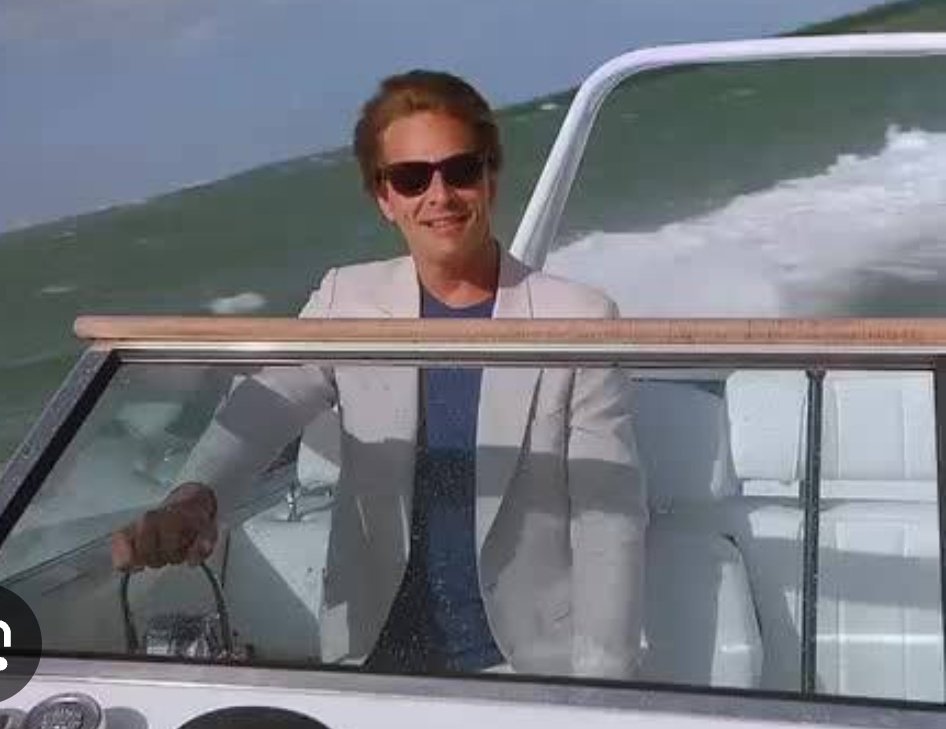 Miss Bennet tweet media