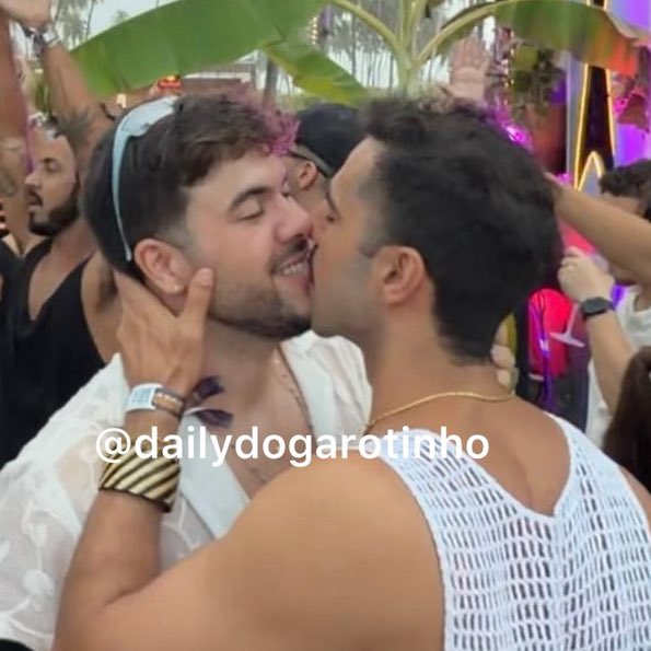 UpdateCharts tweet media