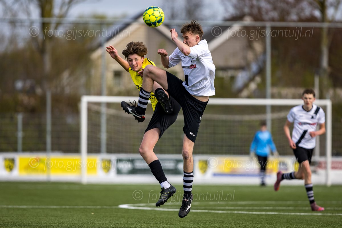 Foto weergaven van de kwartfinale bekerwedstrijd GVV63 JO16 1 - RKDSV JO16 1.
GVV'63 gaat door naar de halve finale.
Linkje naar de foto's >>>  tinyurl.com/nhdcwn8c