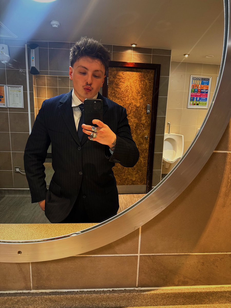 𝖕𝖔𝖑𝖑𝖎𝖙𝖙. tweet media