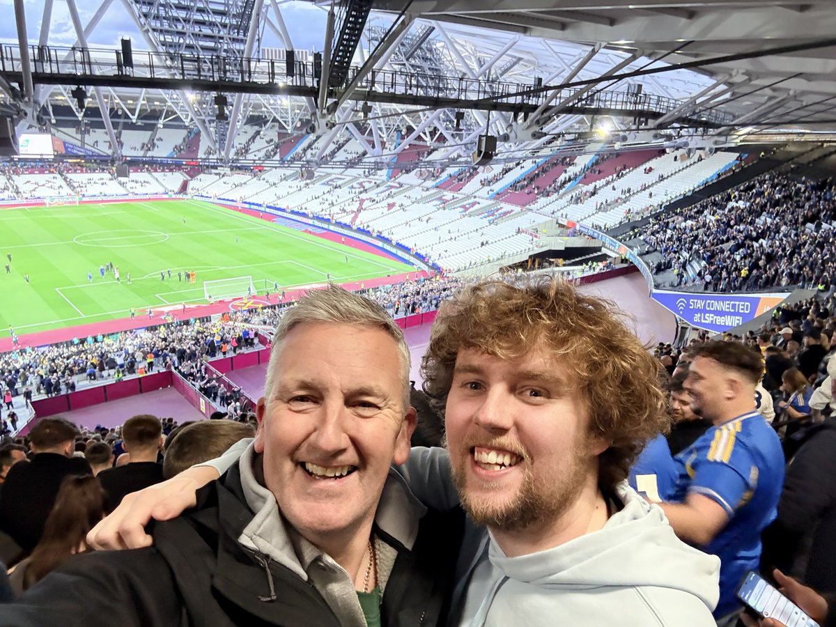 emmo99's tweet image. Quiet day out at West Ham watching Leeds reach the semi final of the FA Cup with my son. What a game 👏
#leeds
#westham
#facup