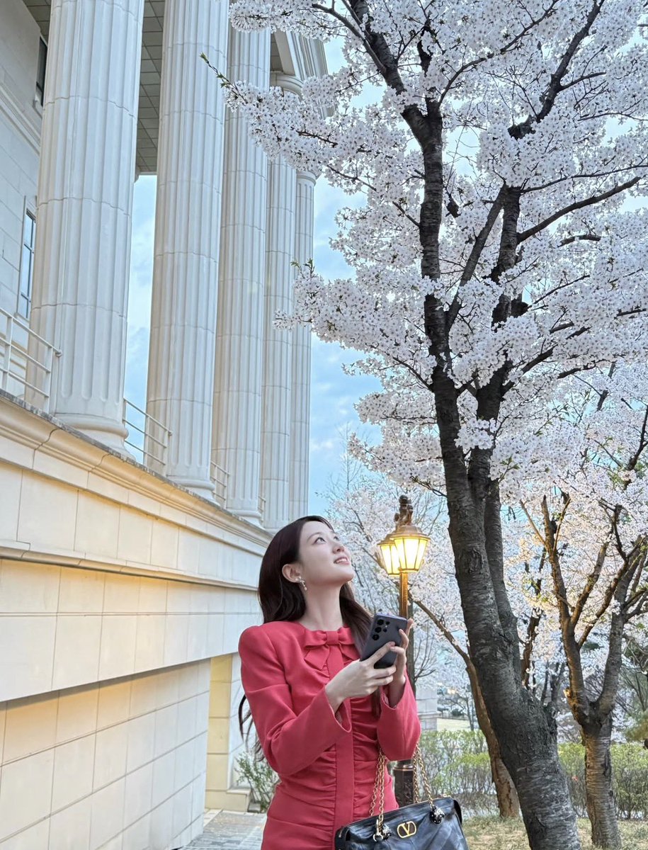 dolgolaeui's tweet photo. Park Eun Bin #parkeunbin #박은빈 #thekingsaffection #castawaydiva #hyperknife #extraordinaryattorneywoo #doyoulikebrahms #hotstoveleague #thegostdetective #judgevsjudge #ageofyouth You can also follow Eun Bin’s official IG account - eunbining0904 https://t.co/bUiEANa9tt