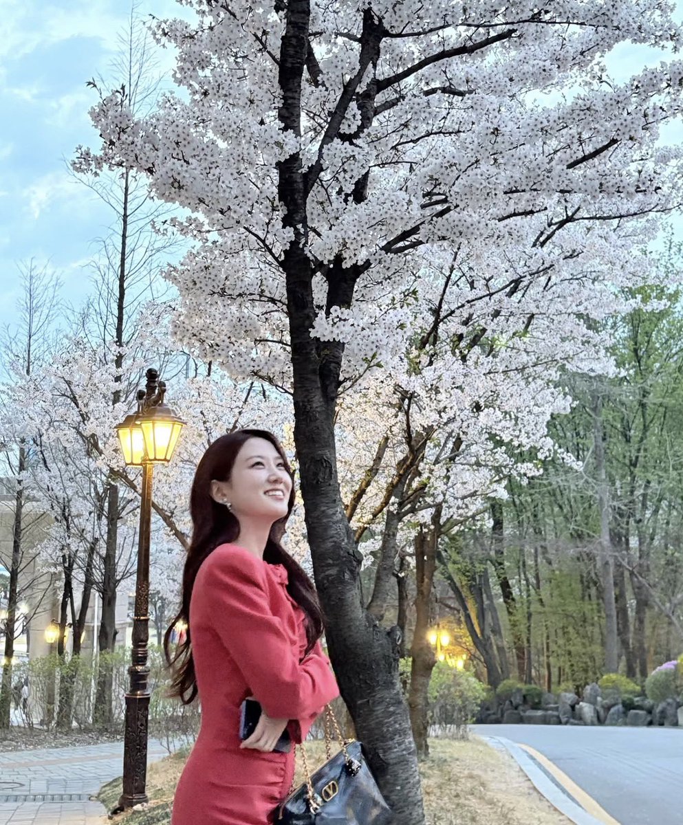 dolgolaeui's tweet photo. Park Eun Bin #parkeunbin #박은빈 #thekingsaffection #castawaydiva #hyperknife #extraordinaryattorneywoo #doyoulikebrahms #hotstoveleague #thegostdetective #judgevsjudge #ageofyouth You can also follow Eun Bin’s official IG account - eunbining0904 https://t.co/9IEAWlV7Pq