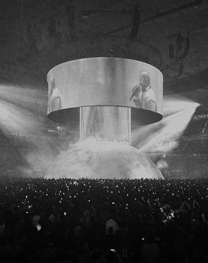 AlinaXBT's tweet photo. Has no one noticed that Kanye West’s concert and the Artemis II flight somehow coincided in a strange way?🤔
#SomethingIsOff https://t.co/IaWlAhecDY