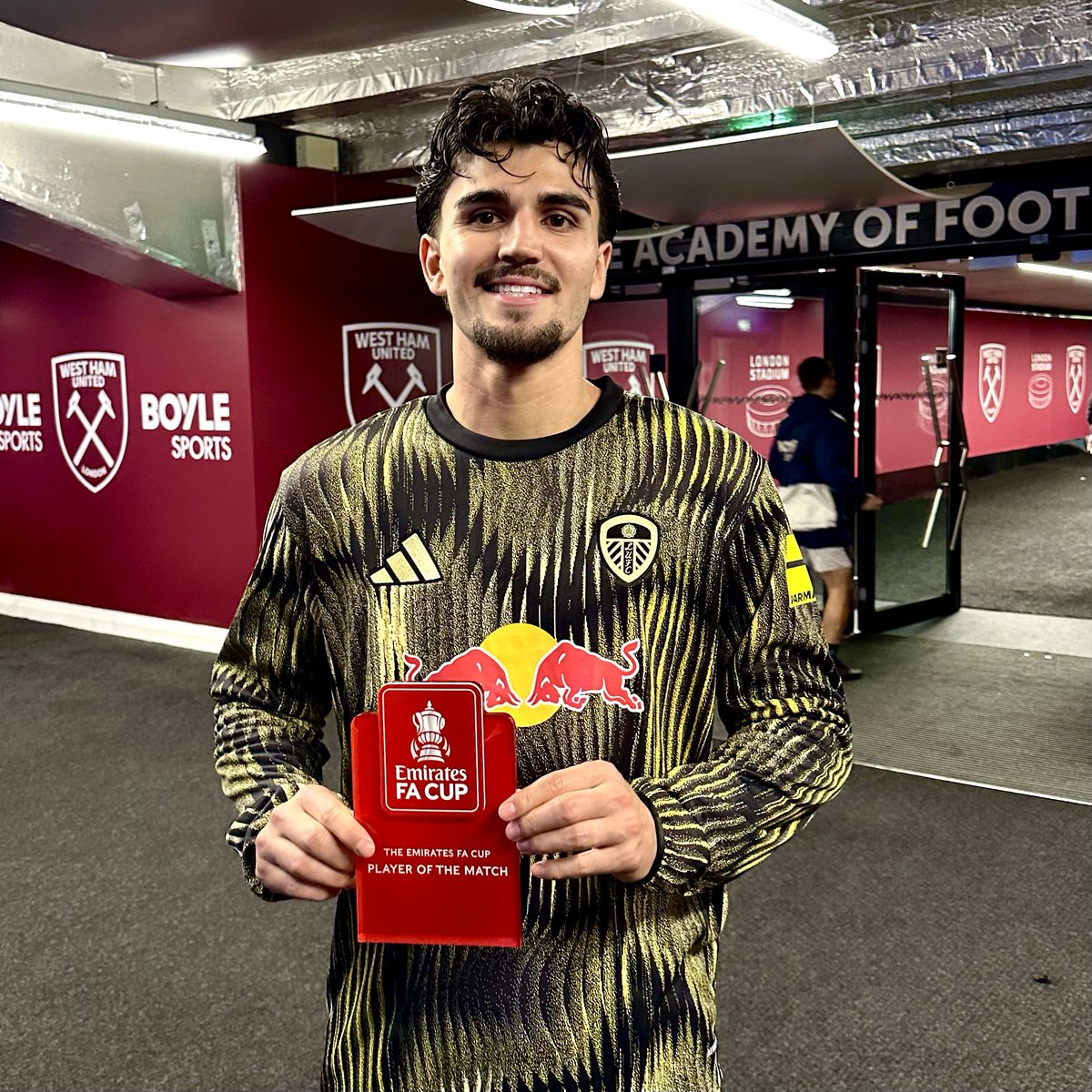 Leeds United tweet media