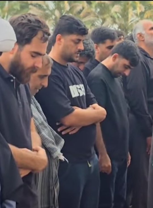 Sunni and Shia Baloch of South Minab
praying side by side during funeral
of Martyr student MohammadReza
Shahsavari who was killed in the
#MinabSchool tragic attack. 

We continue to keep the children of Minab in our prayers and try not to let 
the IR regime misuse their names for