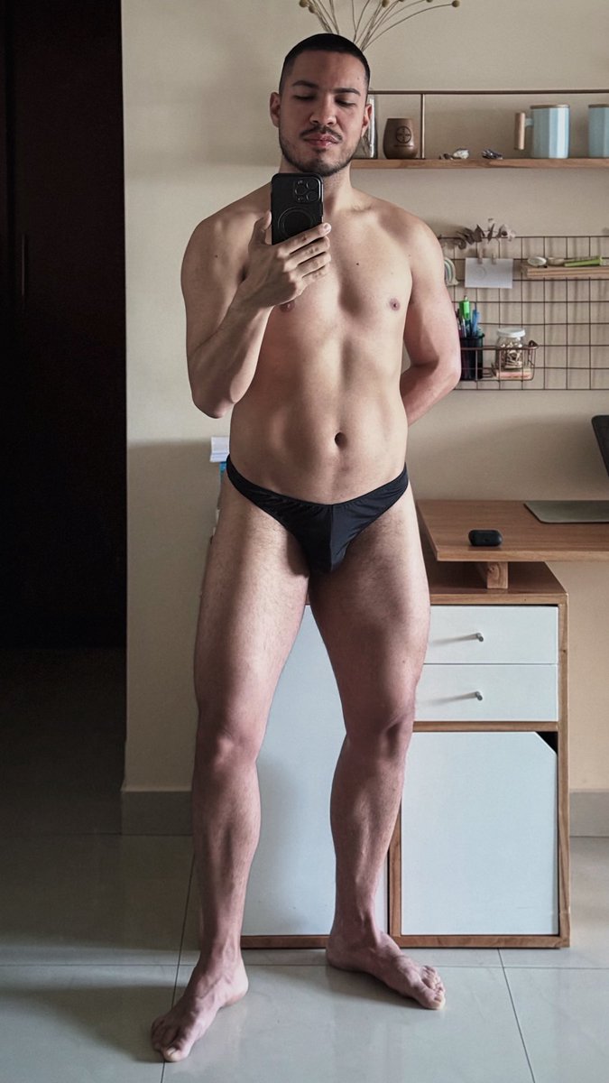 Crimson King 🌹 tweet media