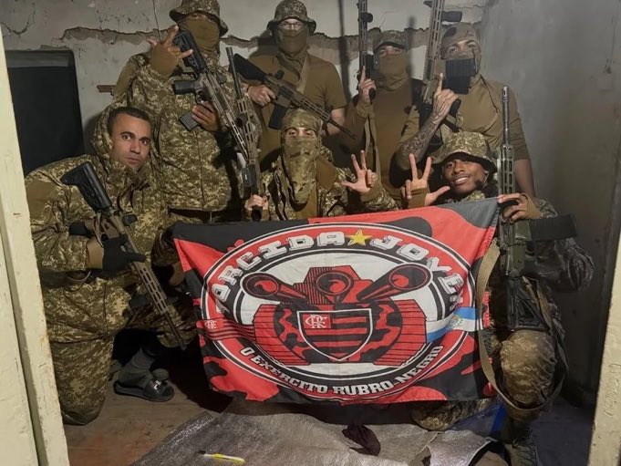 OddsAltas's tweet photo. UMA BANDEIRA DA JOVEM DO FLAMENGO NA GUERRA DA UCRÂNIA? https://t.co/WaD9SoUTih
