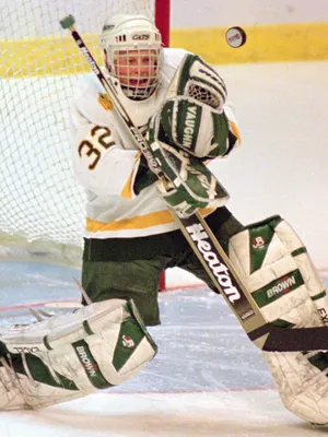 hockey_vintage's tweet image. #WaybackWednesday Happy 52nd birthday Tim Thomas! Here's Tim during before his professional career playing for the University of Vermont Catamounts (1997)

(📸Burlington Free Press)