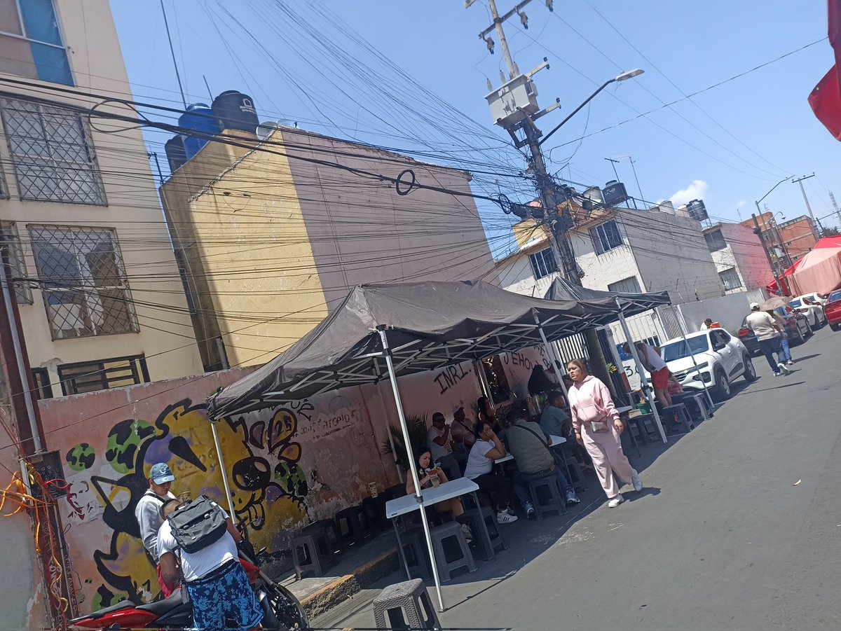 UnHaragan's tweet photo. Qué bueno, esperemos que se cumpla a cabalidad, aunque acá en el tianguis de Santa Apolonia ya están los borrachos de siempre. @NancyNunezmx @AzcapotzalcoMx @SSC_CDMX https://t.co/YW3ZBJch42