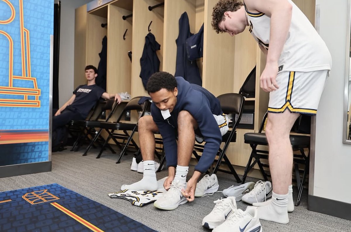 EmoryUniversity's tweet image. The Emory Eagles have officially arrived to the stadium for the NCAA DIII National Championship!😎🏀

📺 Watch the game at 4:30 P.M. on ESPN+ or listen to the free broadcast on emoryathletics.com.

🔗 The road to Indianapolis: lnkd.in/ecbXWruT.

#Emory  #MarchMadness