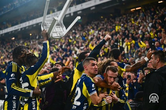 sirate0's tweet photo. @Besiktas KOYDULAR! @Fenerbahce https://t.co/LaEoCBR47W