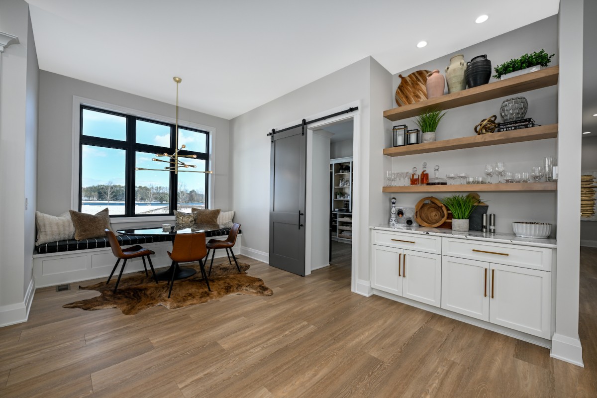 JHicks_HomePro's tweet image. Homes are more social, cabinet design is following suit. Eat-in breakfast nooks, built-in banquettes &amp;amp; home bars create zones for connection &amp;amp; relaxation. Best Kitchen &amp;amp; Bath Remodeler#dogoodwork #kitchendesign #hgtv #kitchen #bathroom #homeimprovement #home #remodeling #remodel