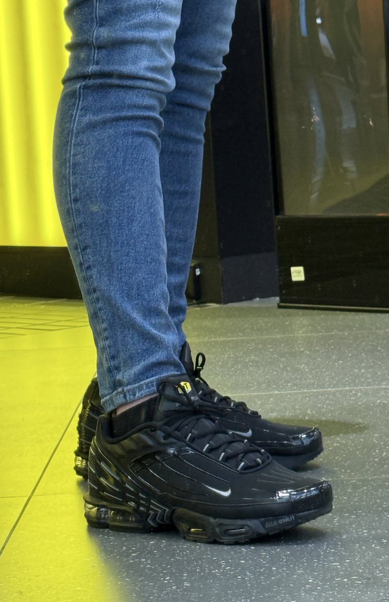 Taylor London tweet media