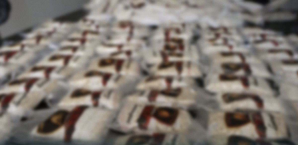 SyJusticeArc's tweet image. #Syria| #Homs : The Anti-Narcotics Directorate successfully intercepted a large Captagon shipment on the Shenchar road in the Homs countryside, following a targeted security operation aimed at dismantling one of the country’s most dangerous drug trafficking networks.

The
