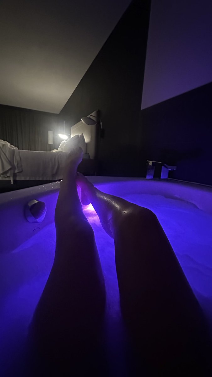 emmaroseTO's tweet photo. He said your wish is my command🛁 https://t.co/Ukz3oh67C2