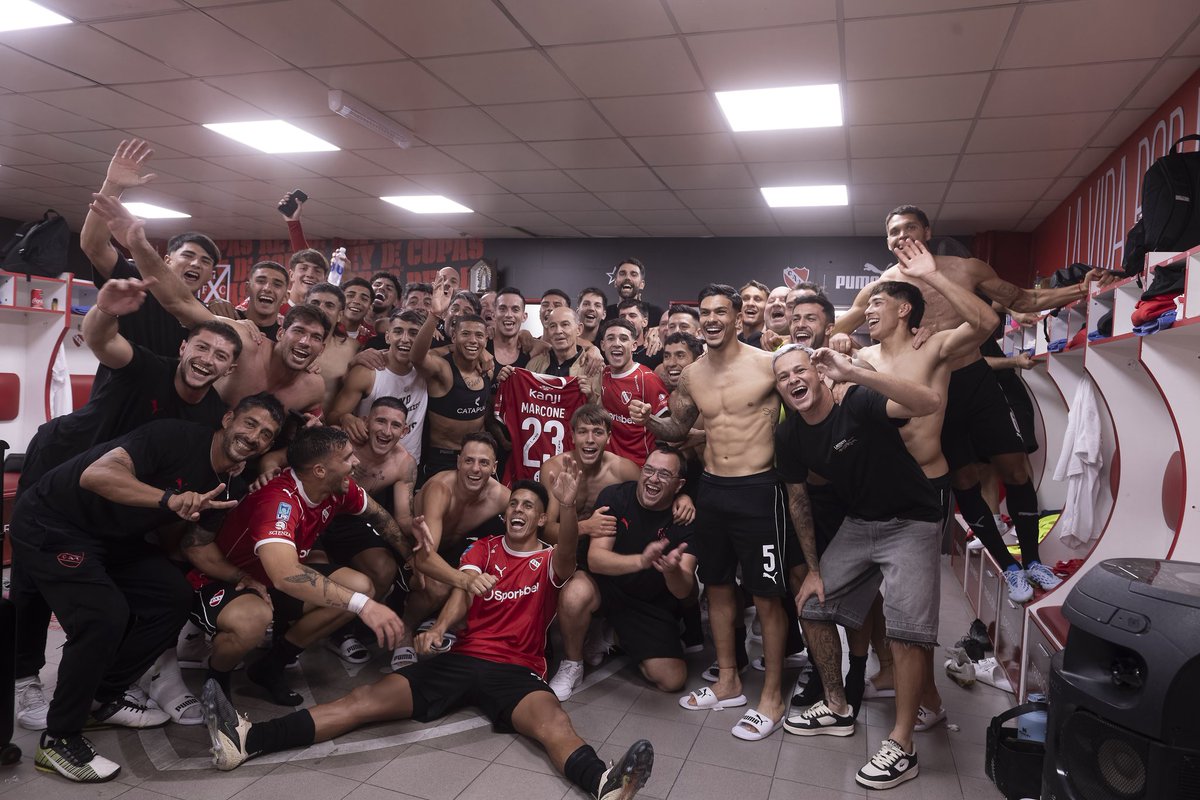 TyCSports's tweet image. 🔴🔟 🤳 EL FESTEJO CON BOCHINI

La foto que compartió el Rojo, tras el triunfo frente a #Racing, en el clásico de Avellaneda.

📸 @Independiente