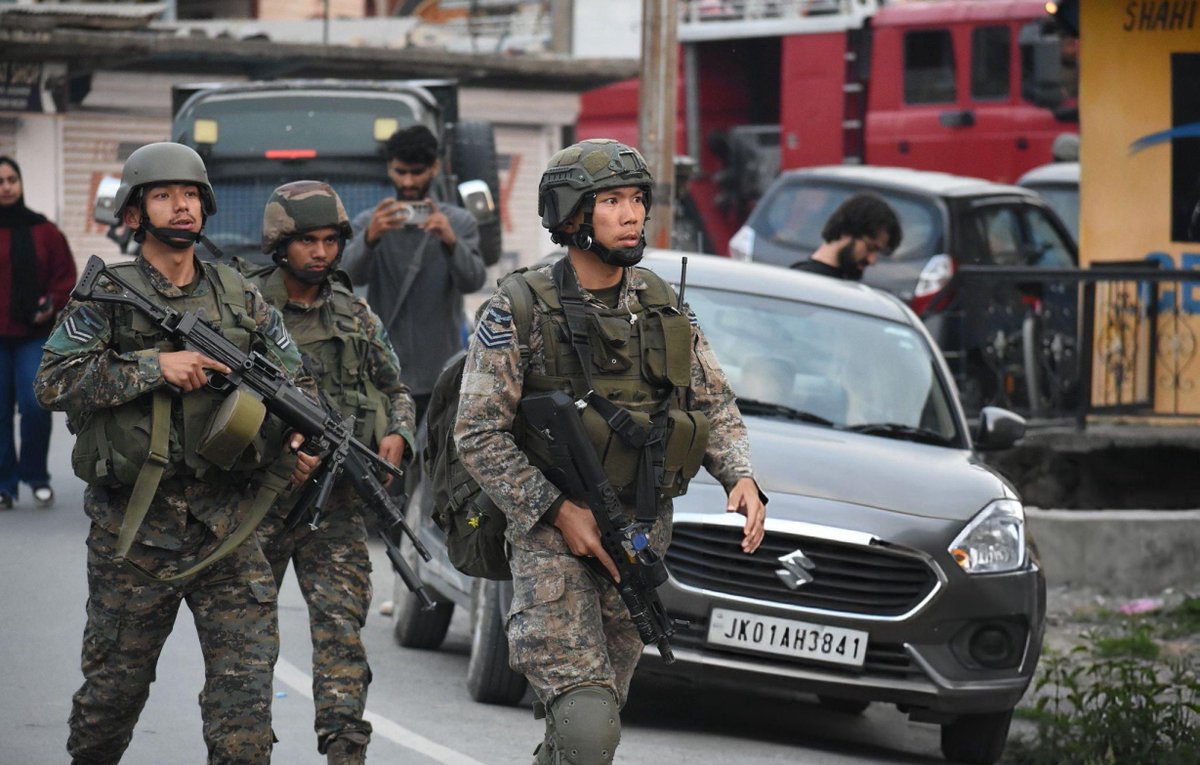 Aditya_G_Social's tweet photo. #IndianAirForce #Garud commandos seen in Srinagar on the morning of 7th May 2025.
#OpSindoor https://t.co/0uLjvZNSHN