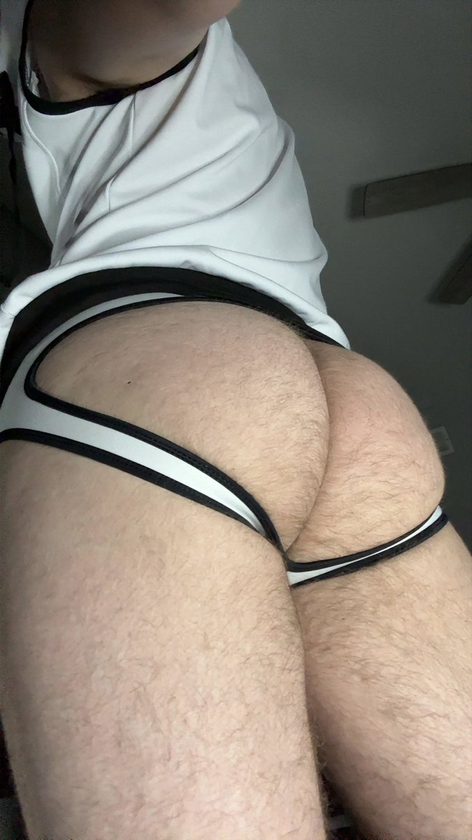 Barton Tux tweet media