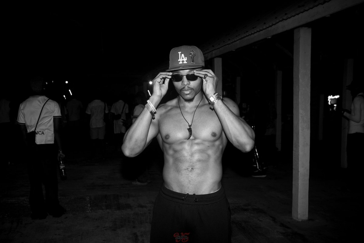 OYE 🍫 tweet media