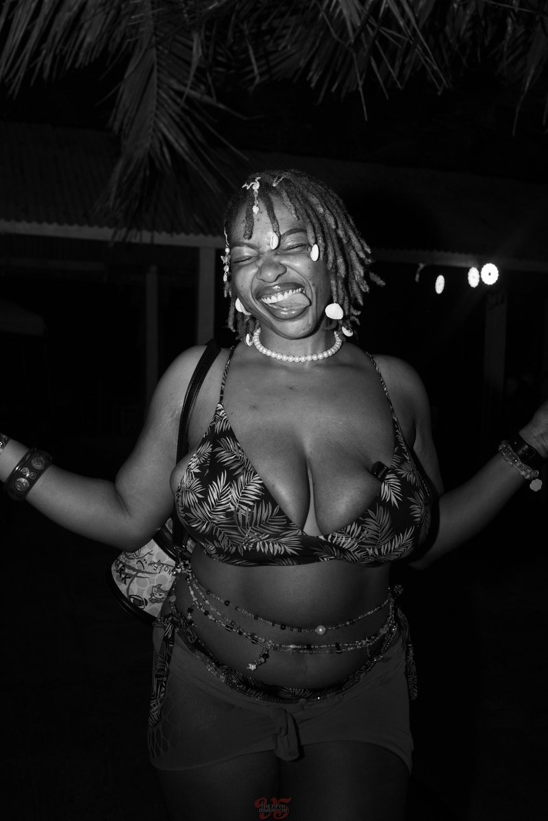 OYE 🍫 tweet media