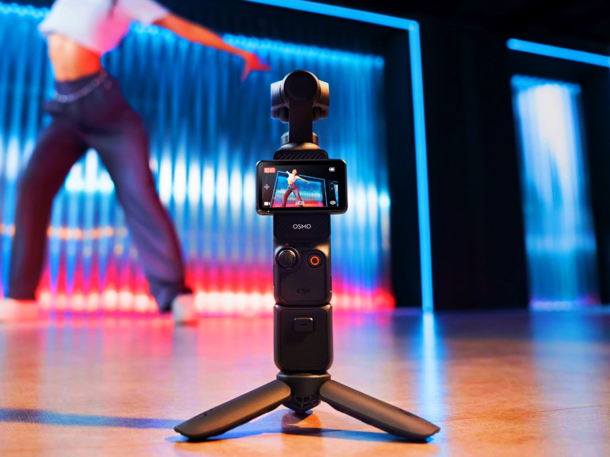 djirumor's tweet photo. DJI’s rumored Osmo Pocket 4 may land April 20, but the bigger surprise is audio: leaked box art suggests the Creator Combo ships with the new Mic 3 — and that means no 3.5mm input for wired lavs.

 (1/2) https://t.co/O23S3bVbr4