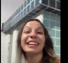 useless_kat's tweet photo. @espantabruiixes pobrecita mira como sufre https://t.co/cccCUm1khW