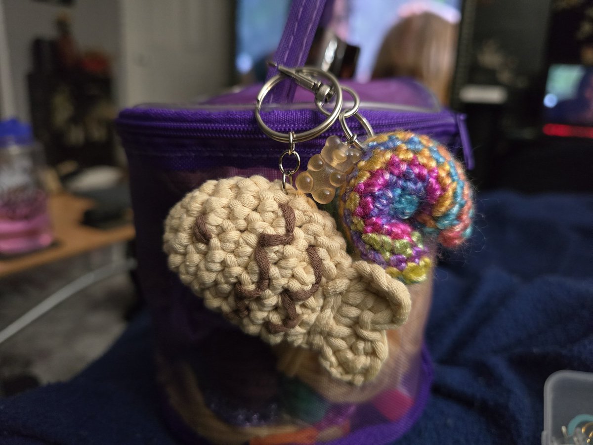 Scilixx's tweet photo. @no_ticca I need a Taiyaki bag to go with the keychain I made! Your bags are so cute! 🥹💕 https://t.co/DROTBhyR1W