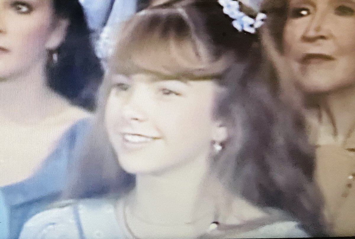 La Dueñita 🐝💡 tweet media